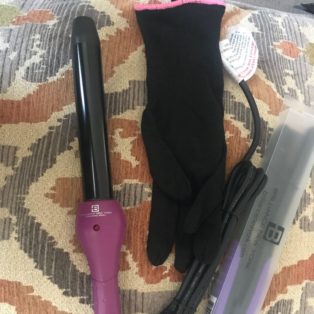 Beauty bundle with curling wand, comb and glove